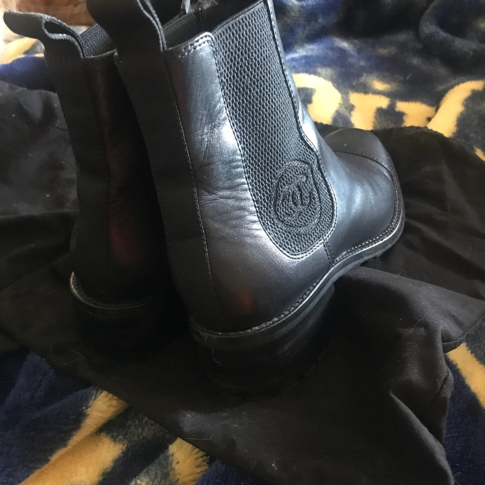 Chanel logo ankle boots - Picture 5 of 8